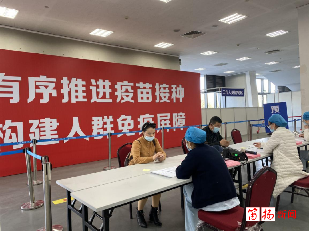柯桥区新冠病毒疫苗方舱临时接种点正式投入使用