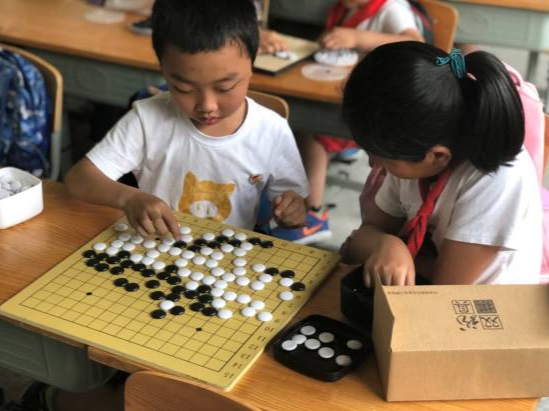 学校娃娃