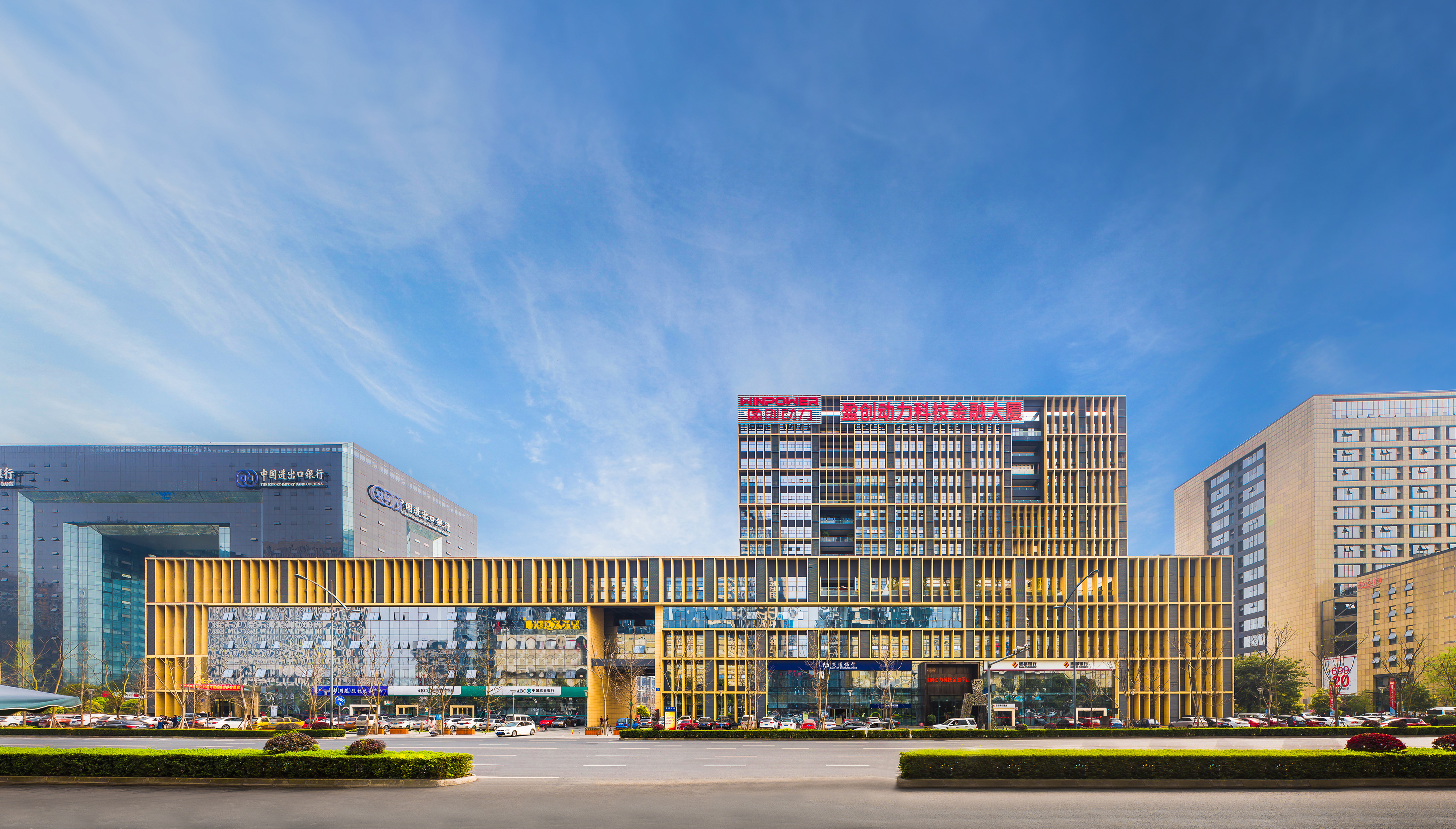 "成都润兴消毒公司财务总监张毅说,疫情防控期间,作为消毒物资生产