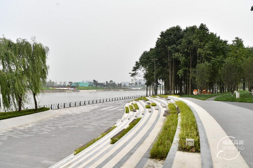 skp項目,招商大魔方,生活美學中心,錦江綠道(交子公園段)等地,聽規劃