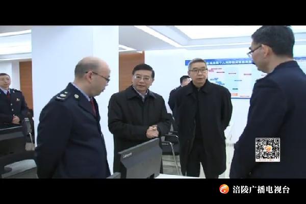 周少政种及灵看望财税金融系统干部职工