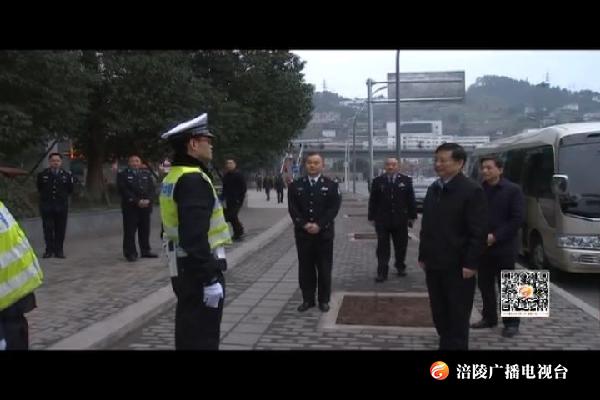 周少政慰问基层公安民警