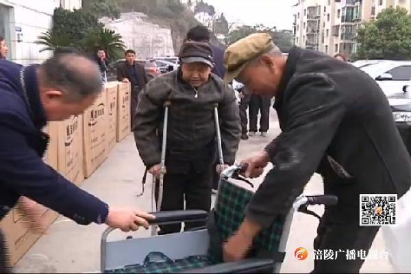 珍溪镇为残疾人发放71台（件）辅助器具