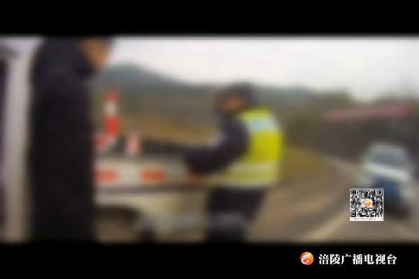 男子酒驾“甩锅”藿香正气液    民警现场戳穿谎言