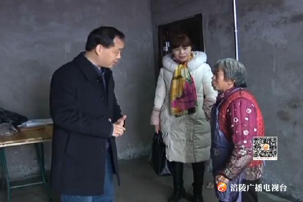区领导慰问残疾人家庭和困难群众