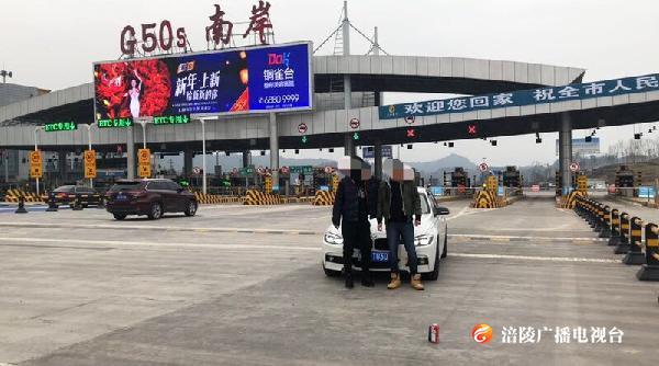 罚！宝马车高速上逆行摆POSE，帅不过三秒……