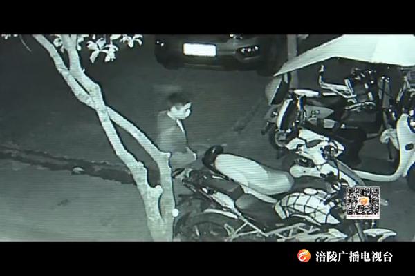 摩托车被扣动邪念   三男子偷车被刑拘
