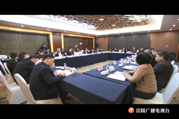 市五届人大三次会议涪陵代表团审议“两院”工作报告