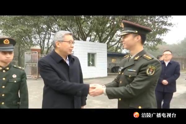 种及灵慰问驻涪部队和优抚对象