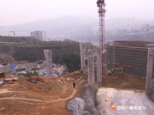 实地打探：乌江大桥西桥头立交二期工程复工防疫两不误