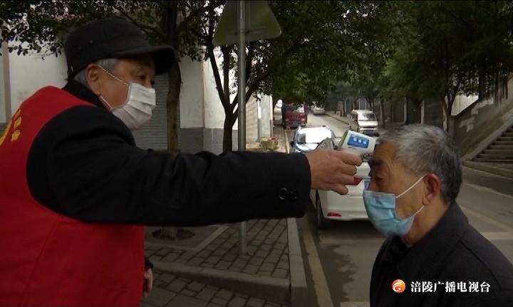 祖孙三代齐上阵  共同抗“疫”守家园