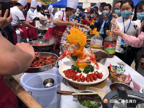 吃货走起，潼南区首届生态小龙虾节开幕！
