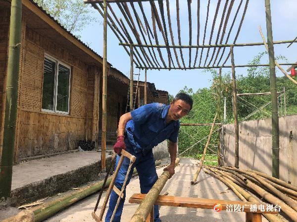 义和镇：扶贫车间“献力量” 贫困户“家门口”就业增收