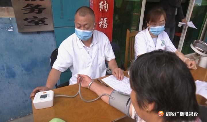 医疗志愿者送医上门暖民心