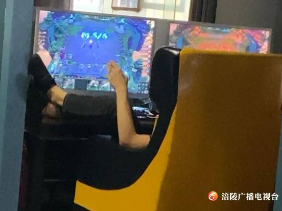 【曝光台】对网吧里的不文明行为说“不”！