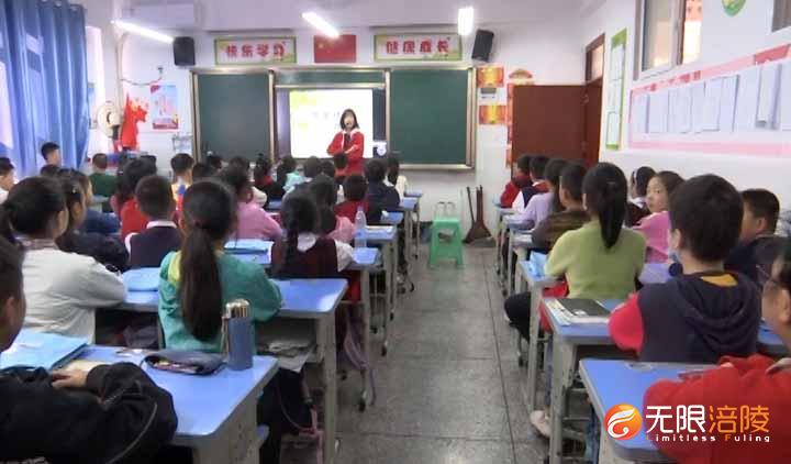 “科普大篷车”进校园 同学们动手“玩”科技