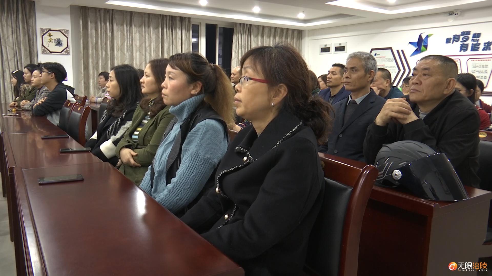 江东街道干群收看《时代楷模发布厅》 向“时代楷模”致敬
