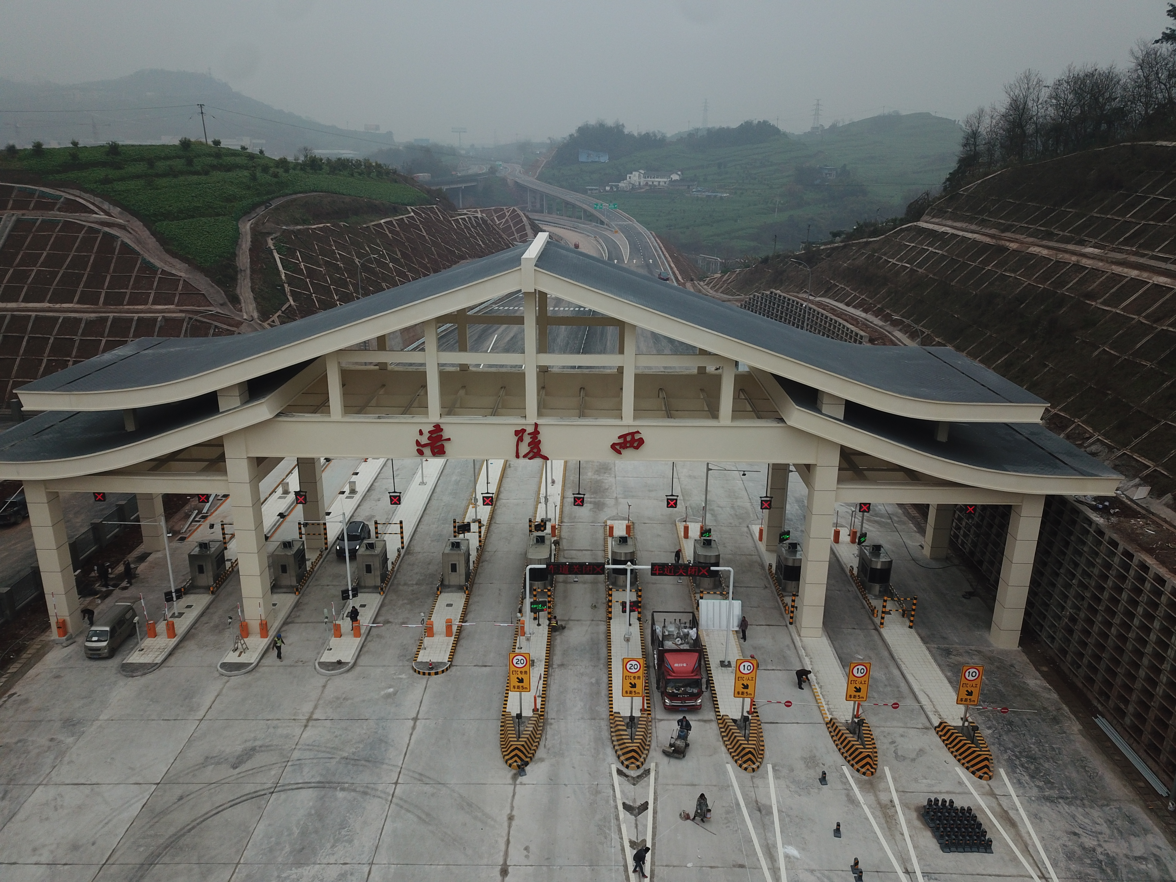 首页 首页 今日看点上午11点30分,通车仪式在涪陵西收费站举行.