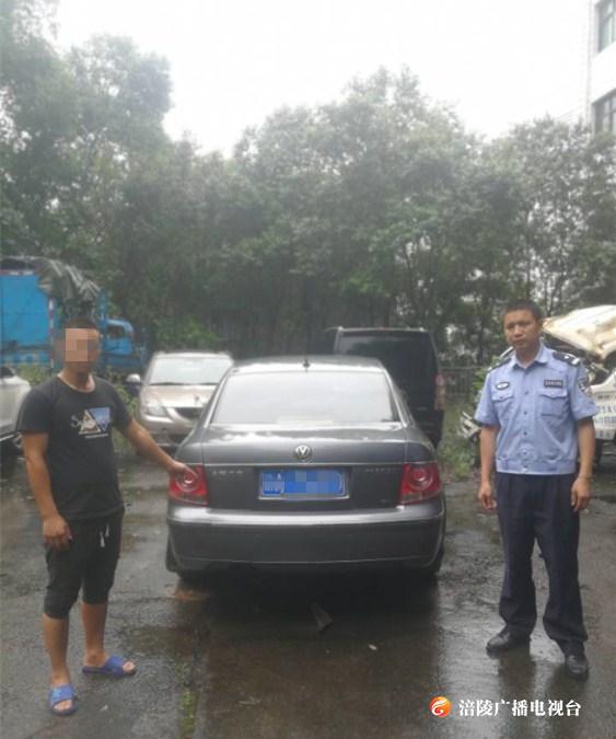 无证驾驶还嘚瑟，拘了！