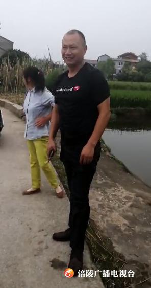 无限涪陵独家采访落水女孩家人，一起来了解现场情况……