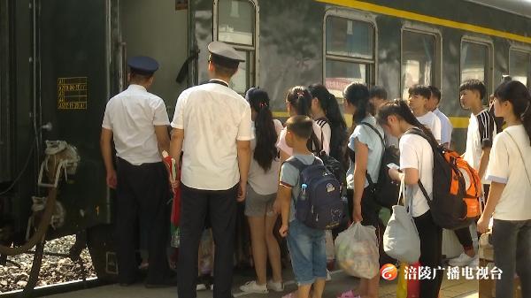 让爱不再“留守” “小候鸟”快乐迁徙忙