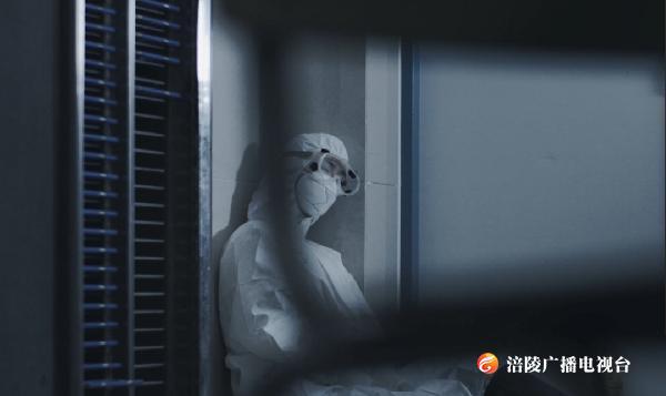 重庆国家安全抗疫宣传片震撼发布：与时间赛跑，用生命抗争，守护国家安全，你我皆是英雄！