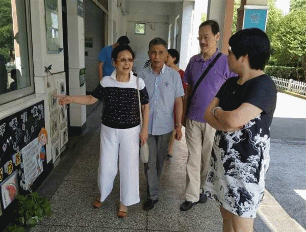 11.港胞何继昌先生的子女到福全寻根_副本