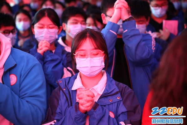 学生们许下十八岁的心愿