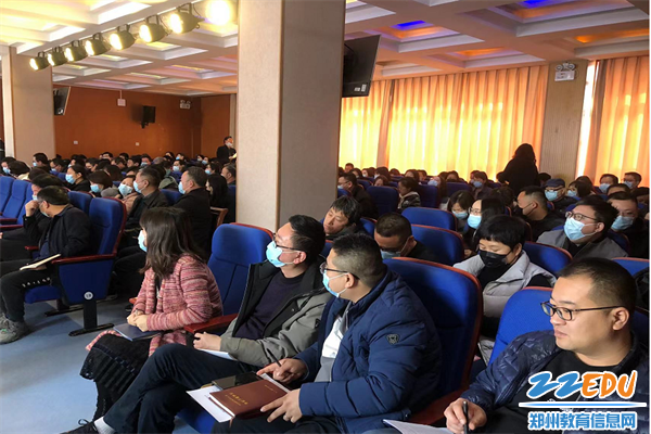 4 全体教职工参加考核会议