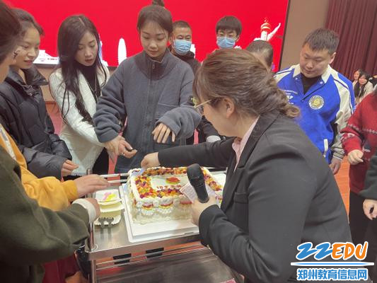 3.一起过18岁集体生日