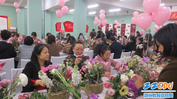 4给花儿拍个照