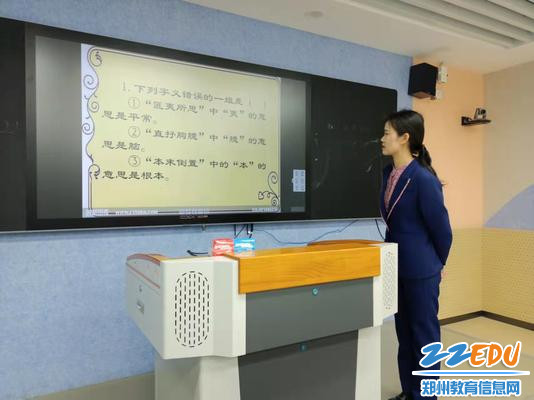 9参赛老师进行现场知识问答