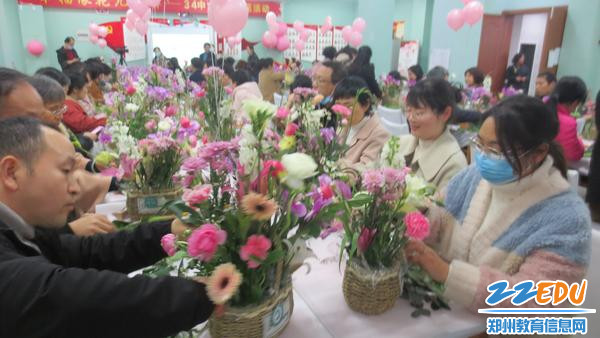 3专心致志插花