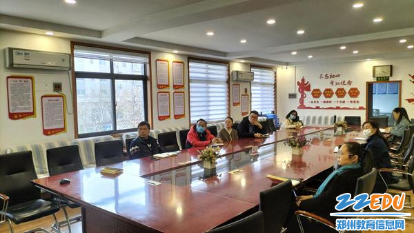 3主会场干部认真听会