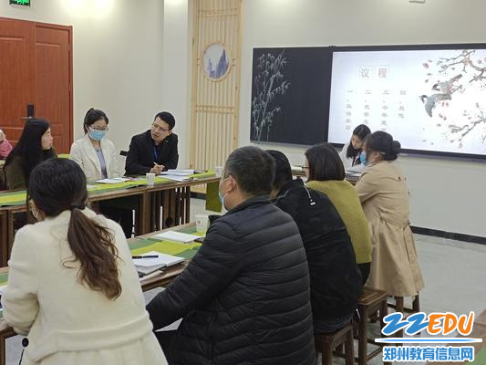 2各学校中心教研组成员以技能竞赛为抓手展开讨论