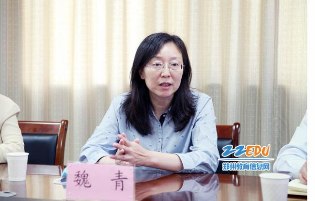 5.市重点项目建设中心代建一处处长魏青与项目组成员交流