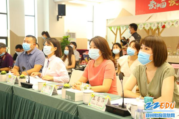 会议由郑东新区教文体局宣外工作负责人王青萍主持