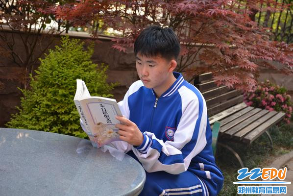 3赵贤达对学习充满热爱