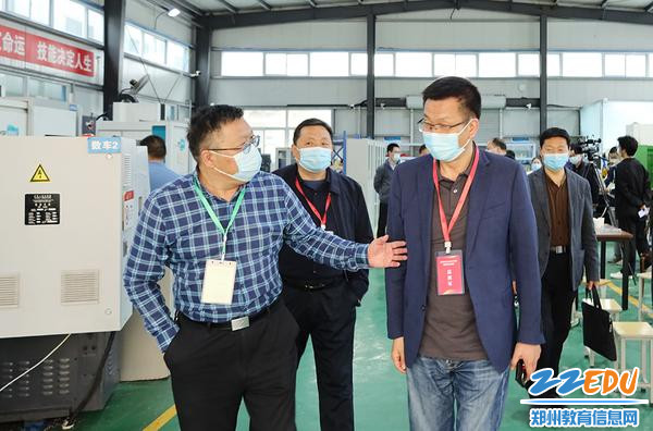 郑州市教育局党组成员、三级调研员王巨涛一行巡视学校招才引智工作
