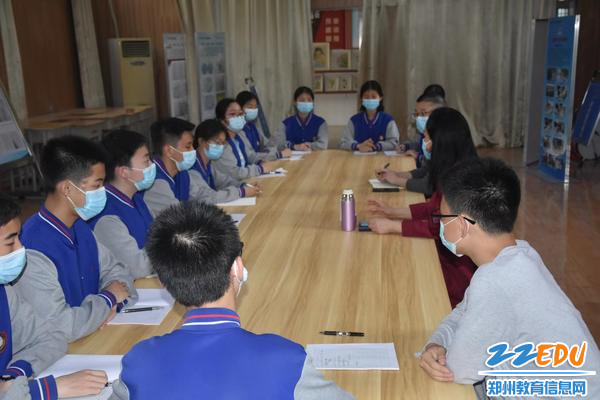 1 校长和九年级学生代表谈心谈话