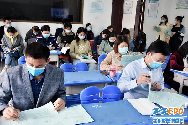 4 老师们积极参与听评课