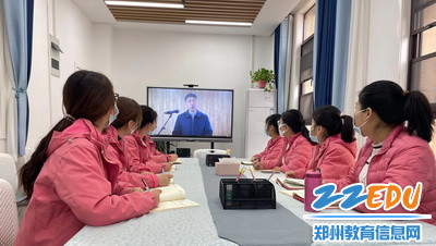 郑州市实验幼儿园惠济园区教师观看春季开学思政第一课_调整大小