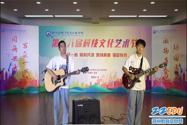 11、学生干部演唱《我爱我的祖国》