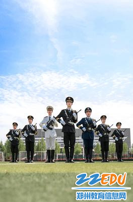 11、校国旗礼兵社