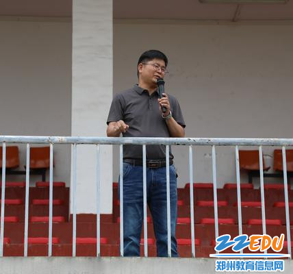 0郑州九中副校长袁伟民向同学们再次强调身心健康的重要性