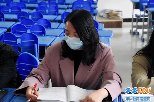 6 两位老师的师傅点评徒弟的课堂教学