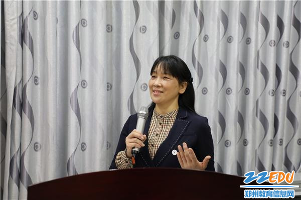 02.郑州市教工幼儿园党支部书记、园长陈春做专题分享