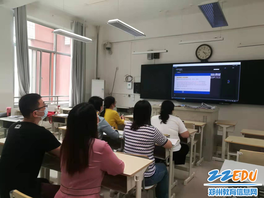 英语教师以不同的方式在线观摩学习