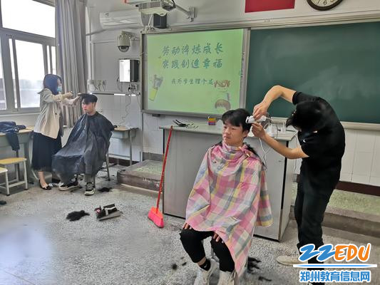1.校园限定“理发店”开张啦！
