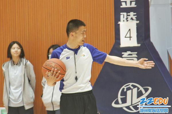 5公正判罚，保障比赛完美进行